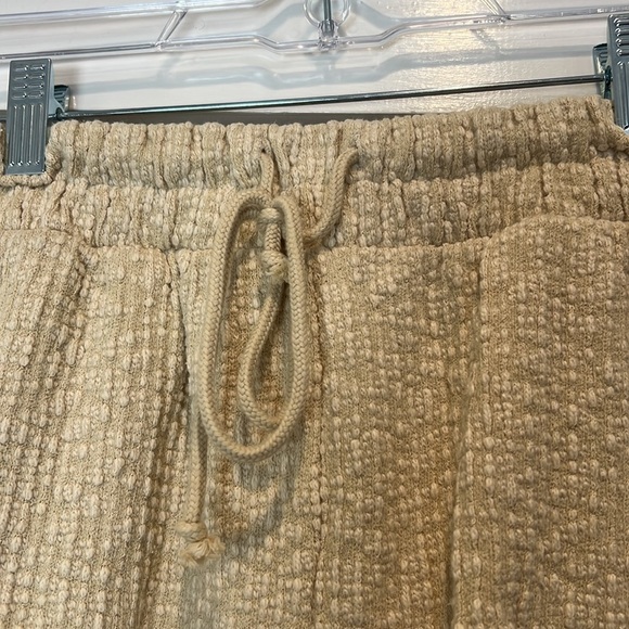 Free People Beach oasis Beige (au lait) Women's Shorts size XS. - Picture 4 of 9
